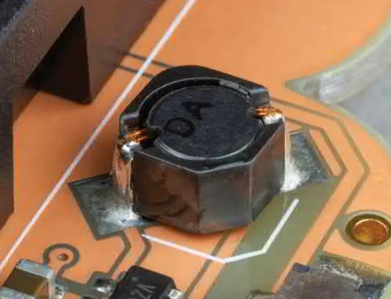 揭秘电子元器件内部之美:《Open Circuits》横截面摄影精选 揭秘电子元器件内部之美:《Open Circuits》横截面摄影精选